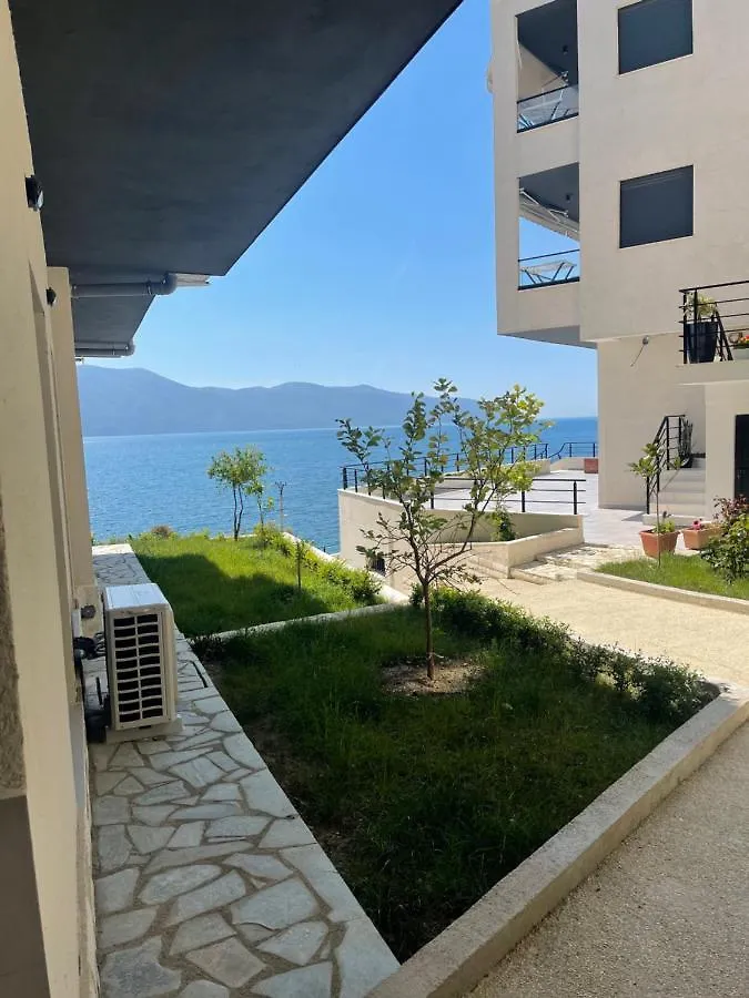 Ivi'S Apartment Sea View Wlora